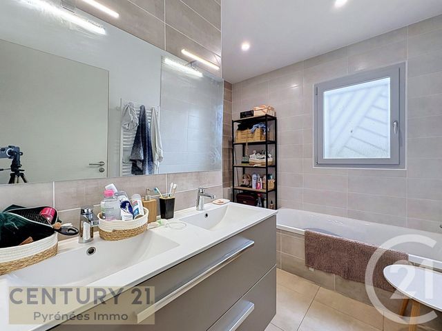 Maison &agrave; louer - 3 pi&egrave;ces - 88 m2 - Loures Barousse - 65 - MIDI-PYRENEES