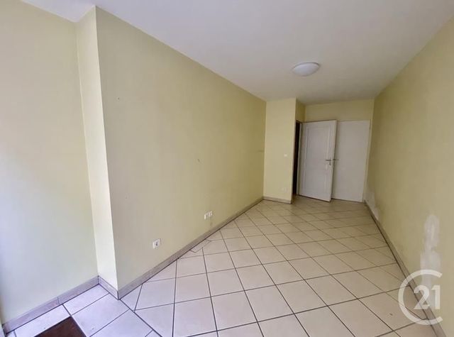 Afficher la photo en grand Appartement F4 à louer - 5 pièces - 58,19 m2 - Salies Du Salat - 31 - MIDI-PYRENEES